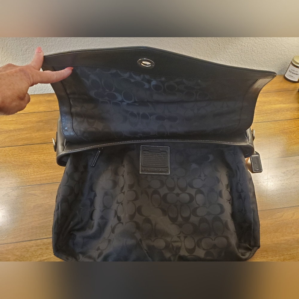 COACH BRIEFCASE IN FANTASTIC CONDITION! AUTHENTICATED! - Picture 11 of 15